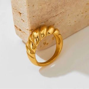 3. Baguette Ring